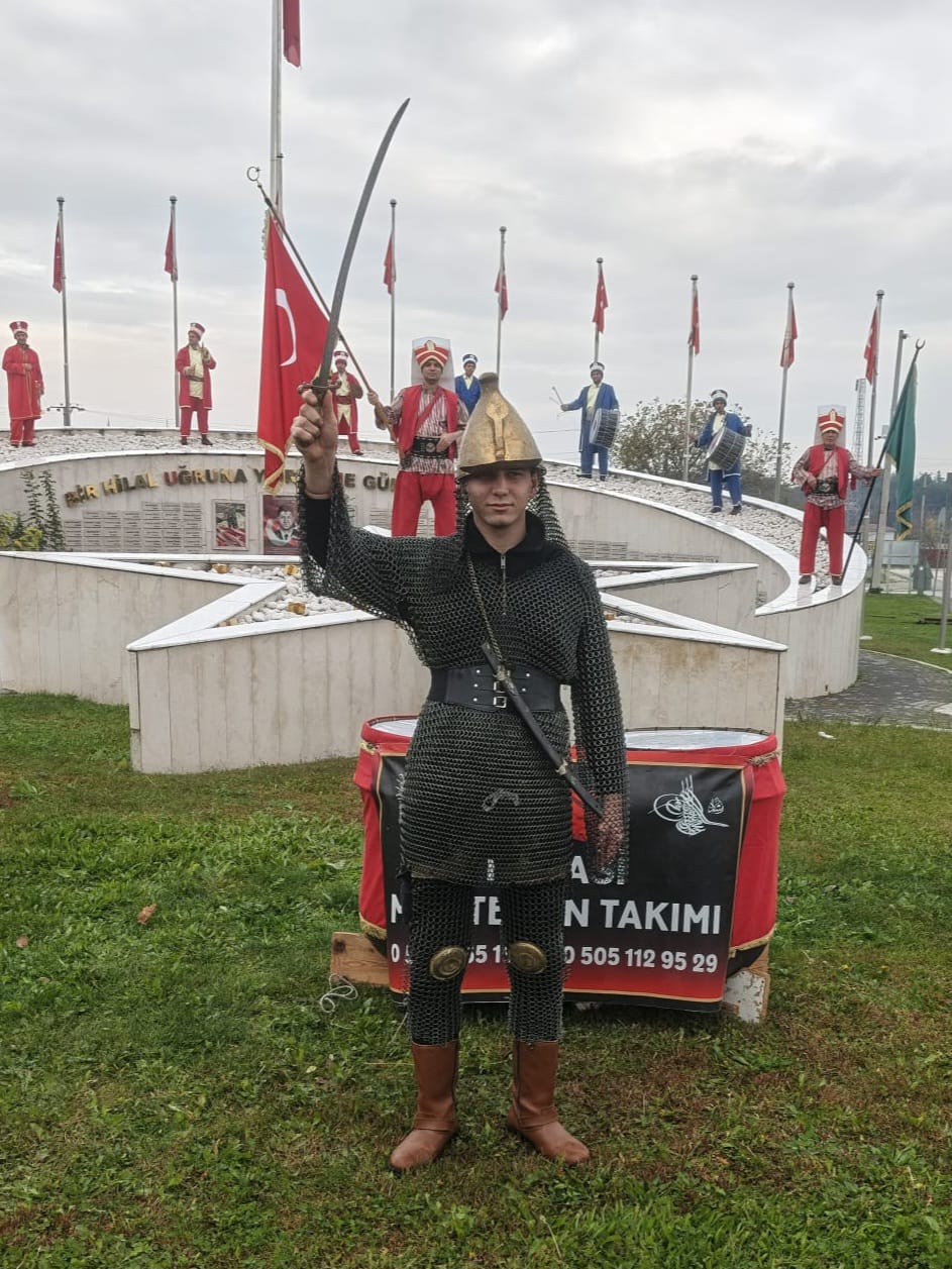 Cihan İleri — Zırhlı Muhafız Askeri